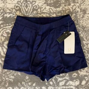 Lululemon NWT Navy Blue &go Keepsake Shorts Size 4